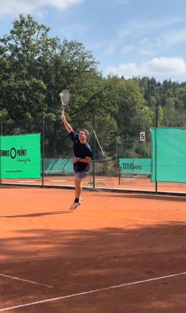 Marco Wenk beim Aufschlag